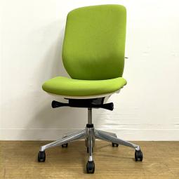 【8月26日入荷予定】【在庫入替セール】オカムラ　シルフィーチェア　肘無し　ハイバック（クッション）　ライムグリーン×ホワイトフレーム×ポリッシュ脚　前傾機能搭載でデスクワークが快適に【愛知・名古屋・豊田・静岡・浜松】