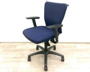 【在庫入替セール品！（本在庫限定価格）】■Okamura/オカムラ　■カロッツァ(Carrozza)チェア　■肘付き/可動肘　■ハンガー付き　■ダークブルー×ブラックシェル　■オススメ/大人気/定番商品　【弊社使用欄：A01061915】
