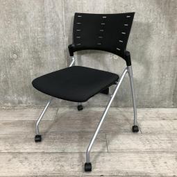 【ソフトベンディングシェルが背を優しく受け止める！】■イトーキ(ITOKI)製　マノス(MANOSS)チェア　肘無し　ネスティングチェア　ミーティングチェア　■背パッド無し　■キャスター脚　■ブラック　599762　オフィスバスターズ　水戸サテライト　大子町　北茨城市　高萩市　日立市　常陸太田市　常陸大宮市　那珂市　東海村　ひたちなか市　城里町 水戸市　笠間市　茨城町　大洗町　小美玉市