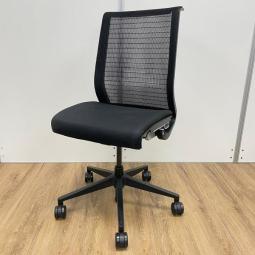 【在庫入替セール品！（本在庫限定価格）】【長時間座る人のための椅子！ワイヤーが体にフィットするアメリカ発の大人気商品！長時間の着座ストレスを軽減！】 ■スチールケース（Steelcase）製　シンク（think）チェア　肘無し　ハイバック　■メッシュバック（3Dニット）　■ブラック 【弊社使用欄：A01056613】