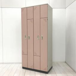 【商品入れ替え】【定価約11万円】【かわいいピンクカラー入荷！常に人気の高い更衣用ロッカー！】■コクヨ(KOKUYO)製　ペアフォートシリーズ　4人用更衣ロッカー　W900×D515㎜　■扉:個別開閉式　■扉：ピンク/側面：グレー　■シリンダー錠【スイミングスクールやプールの更衣室におすすめ！】