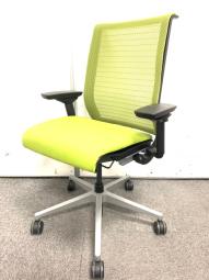 往年の名作/大人気/定番　スチールケース(Steelcase)製　シンク(think)チェア　肘無ハイバック　メッシュバックタイプ(3Dニット)　■グリーン×ブラックシェル