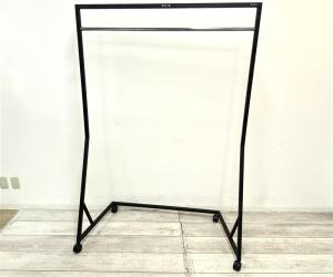 【定価約3万円】【オフィスやご自宅でのご利用にピッタリなハンガー掛け】　■オカムラ　■ハンガー掛け