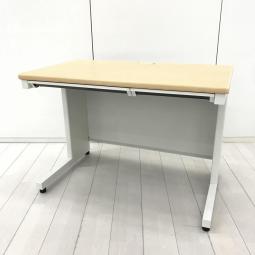 【残り2台の為お安く！】【ベーシックな使いやすさ！W1000ｍｍのコンパクトサイズの平机】■プラス(PLUS)製　フラットラインシリーズ　平机　引き出し付き　■W1000×D600㎜　■天板：木目調ナチュラル/ホワイト　※日焼け有　オフィスバスターズ　梅田本店