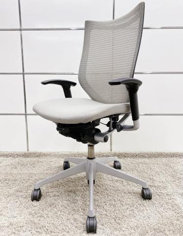 控えめな上品さがどんなオフィスにも馴染みます！オカムラ/バロン/肘付き/オフィスチェア