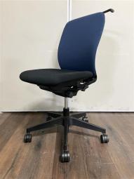 【在庫入替セール】　■ハイバック　■肘無し　■色：ネイビーブルー×ブラック　■コートハンガー付き 　■事務椅子　■青　■黒　#岐阜#愛知#三重#静岡