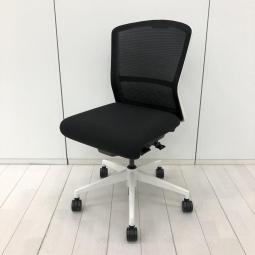 【定価約１０万円】【快適な座り心地を追求して新たに開発された最新メカニズム！ワンランク上の座り心地！】■ウチダ(UCHIDA)製　エルフィ(Elfie)チェア　肘無ミドルバック　背面メッシュ　■ブラック×ホワイトシェル