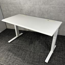 【中古】オカムラ スイフト 昇降テーブル/ホワイトのスタンディングワークにも対応する機能性と使いやすさを兼ね備えた昇降テーブル/福岡で中古オフィス家具をお探しならオフィスバスターズ福岡博多店へお気軽にお問い合わせください！