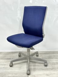 【在庫入替セール】【中古】【シャープなラインを持つ洗練されたデザイン】 ■肘無しハイバックチェア　■事務椅子　■青　■ネイビー　■オフィス用　■ランバーサポート　※愛知※名古屋※豊田※三重