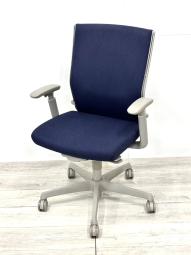【在庫入替セール】【中古】【シャープなラインを持つ洗練されたデザイン】 ■肘付きハイバックチェア　■事務椅子　■青　■ネイビー　■オフィス用　■ランバーサポート　※愛知※名古屋※豊田※三重
