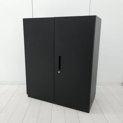 【オフィシャルな空間にもフィットするブラックカラー！】■プラス　エルロクシリーズ　両開き書庫　ブラック　■大きく開いて出し入れしやすい！【PLUS　L6】
