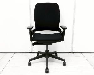 【人間工学の視点から誕生した高機能チェア！】■スチールケース製　リープチェアV2 　可動肘付　ブラック　ランバーサポート付　■ゆとりのある座り心地で調整機能も充実！【Steelcase　Leap V2】★