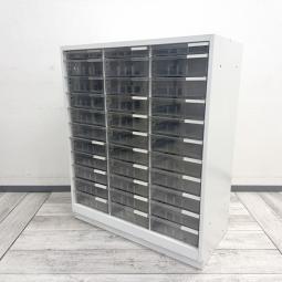 【法人様限定！来店予約で中古商品8％OFF！9月末まで　岐阜店】
【書類を見やすく整理！収納力と使いやすさを兼ね備えたクリスタルトレー書庫！】

■イトーキ製　シンラインシリーズ　クリスタルトレー　W900×D450×H1040mm　ホワイト
■伝票・書類・ファイルなどを分類して収納しやすく、オフィス・事務所の書類整理や共有収納におすすめ！
■収納物を確認しやすいクリスタルトレータイプで、必要な書類をスムーズに取り出せます。クリアトレー・書類収納・キャビネット・収納庫・オフィス収納をお探しの方にもおすすめです！【ITOKI THIN LINE】