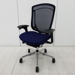 【世界で認められた革新的タスクチェア！人間工学に基づいた快適な座り心地を実現！】■オカムラ(okamura)製　コンテッサセコンダ(Contessa seconda)チェア　肘付　ハイバック　■背面メッシュ　■可動肘　■ダークブルー　【弊社使用欄：A01092617】