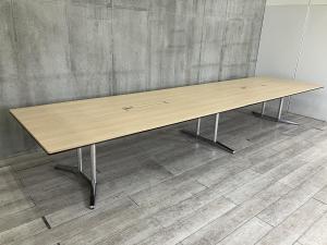 【スタイリッシュで上質なデザイン！エグゼクティブ空間にもフィット！】■オカムラ（okamura）製　ラティオⅡ（RATIOⅡ）シリーズ　会議用テーブル　ミーティングテーブル　W4800×D1200×H720mm　■配線口　■2枚天板　■木目ナチュラル/601909　オフィスバスターズ　水戸サテライト　大子町　北茨城市　高萩市　日立市　常陸太田市　常陸大宮市　那珂市　東海村　ひたちなか市　城里町 水戸市　笠間市　茨城町　大洗町　小美玉市