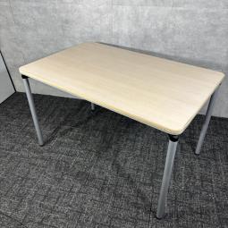 【中古】コクヨ BTT-502P1M ミーティングテーブル/ナチュラルカラーで明るく温かみのある空間を演出する、会議や打ち合わせに使いやすいシンプルなオフィステーブル/福岡で中古オフィス家具をお探しならオフィスバスターズ福岡博多店へお気軽にお問い合わせください！