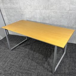 【中古】相合家具製作所 ナチュラル W1500mm ミーティングテーブル/幅1500mmの使いやすいサイズとナチュラルカラーで会議・打ち合わせスペースを明るく演出するオフィステーブル/福岡で中古オフィス家具をお探しならオフィスバスターズ福岡博多店へお気軽にお問い合わせください！