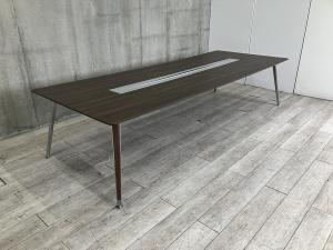 【働き方やレイアウトなどあらゆる変化に対応！シンプルで美しいワークスペースで作業効率アップ！】■オカムラ（okamura）製　プリシードシリーズ　会議テーブル　フリーアドレスデスク　配線カバー付き　W3200×D1100mm　2枚天板　■木目ナチュラル
