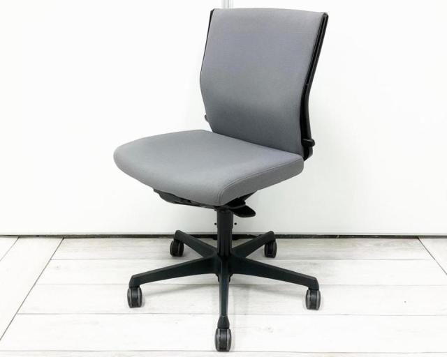 【中古】エスクード  オカムラ（okamura） 肘無ローバックチェア