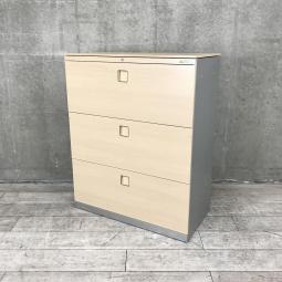 【入荷の少ないナチュラル調カラー！ファイル収納にオススメの高品質で使いやすい3段ラテラル書庫！】■オカムラ（okamura）製　レクトラインシリーズ　3段ラテラル書庫　■前面/天板：ナチュラル木目調　側面/背面：シルバー　■シリンダー錠