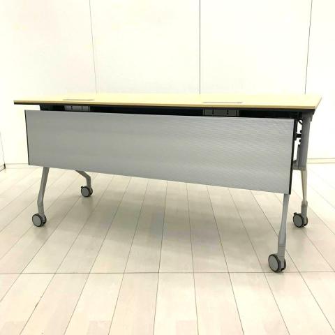 【612824】【動かす、つなぐ、すぐ使える。会議を止めないスマートテーブル!】■オカムラ(okamura)製 インターアクトNTシリーズ(INTER ACTNT) サイドスタックテーブル W1500×D600×H720mm ■キャスター付 ■ 配線口付き ■天板:プライズウッドライト/脚:シルバー オフィスバスターズ 水戸サテライト 大子町 北茨城市 高萩市 日立市 常陸太田市 常陸大宮市 那珂市 東海村 ひたちなか市 城里町 水戸市 笠間市 茨城町 大洗町 小美玉市