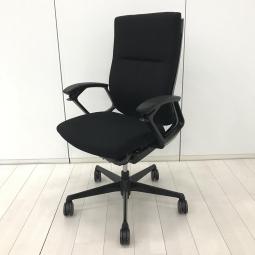 【オカムラの最上級モデル！高級感と機能性を融合させたチェア！手元で機能調整ができるスマートオペレーション！】■オカムラ(OKAMURA)製　デューク(DUKE)チェア　ハイバック　■座面・背面：クッション　■サークル肘・ランバーサポート付き　■ブラック【CU】【関東倉庫在庫品】【弊社使用欄：A01079935】