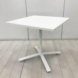 【在庫入替セール品！（本在庫限定価格）】【会議用としても！休憩室用としても！ちょっとした作業テーブルとしても人気の高い万能な四角テーブルが入荷！】■コクヨ（KOKUYO）製　JUTO（ジュート）シリーズ　角テーブル　W750×D750×H720mm　単柱脚　■ホワイト【弊社使用欄：A01072215】【HU】