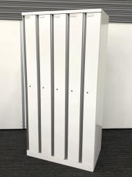 【高品質で使いやすい！】■オカムラ製　5人用ロッカー　ホワイト　■シルバーの取っ手はどこからでも開閉操作可能です！【外部倉庫在庫】【TH】
