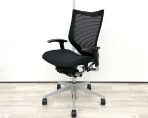 【在庫入替セール品！（本在庫限定価格）】【ベストなポジションが得られる先進設計！長時間の着座でも疲れにくいサポート感！】■オカムラ(okamura)製　バロン(Baron)チェア　肘付ローバック　メッシュ　■ブラック　■可動肘　【弊社使用欄：A01075276】