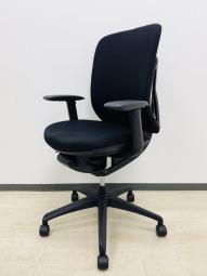 【在庫入替セール品】【分厚いクッションがあなたを支える！】■Inaba（イナバ）製　Yera（イエラ）　ブラック　■固定肘　ハイバック　背面クッション