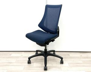 【在庫入替セール品！（本在庫限定価格）】【姿勢の変化にフレキシブルに対応する高機能メッシュチェア！】■イトーキ(ITOKI)製　エフ(F)チェア　肘無　ハイバック　■背面メッシュ　■ネイビーブルー×ブラックシェル　【弊社使用欄：A01079957】