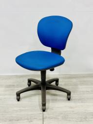 【店頭販売限定】【訳アリ品】【コスパ抜群のコンパクトチェア！ふっくらクッションが心地良い！】■肘無し　■事務椅子　■ローバック　■セパレートタイプ　■モデレートブルー×グレーシェル※愛知※名古屋※豊田※三重