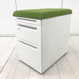 希少/座れるワゴン！/物置にも　オカムラ（okamura）製　3段ワゴン　デスクインワゴン　H600mm　■クッション・キャスター付き　■シリンダー錠　■ホワイト