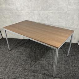 【中古】オカムラ トレッセ L674DT MQ89 ミーティングテーブル ブラウン/落ち着いたブラウン系の天板とシンプルなデザインで、会議・商談・打ち合わせなど幅広く活用できるオカムラ製ミーティングテーブル/福岡で中古オフィス家具をお探しならオフィスバスターズ福岡博多店へお気軽にお問い合わせください！