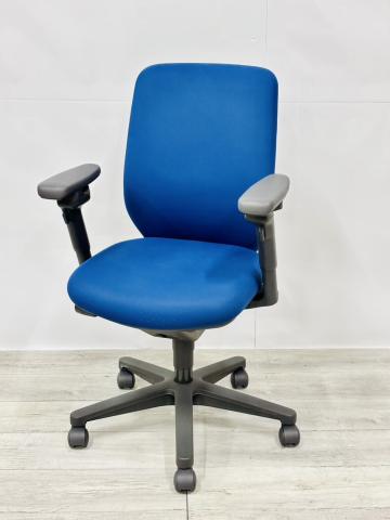 【中古】【安定感のある座り心地 体にフィットするダブルクッション構造!】■肘付き ■可動肘 ■ハイバックモデル ■ブルー×グレーシェル ■青 ■事務椅子 ※愛知※名古屋※豊田※三重