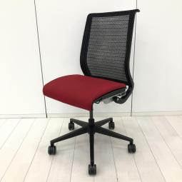 【在庫セール品：6脚限定】（T9） ■スチールケース（Steelcase）製　シンク（think）チェア　肘無ハイバック　■レッド × ブラックシェル　■背面メッシュ（ブラック）【長時間座る人のための椅子！ワイヤーが体にフィットするアメリカ発の大人気商品！長時間の着座ストレスを軽減！】