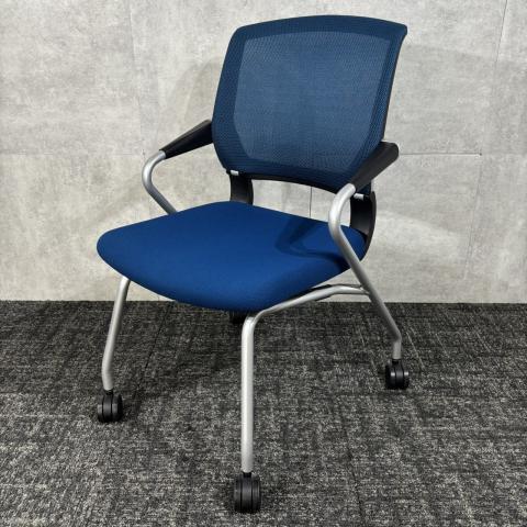 【中古】コクヨ サテリテチェア CK-791C ブルー/座面を跳ね上げて省スペースに収納できるキャスター付きネスティングチェア、会議室・研修室・ミーティングスペースにおすすめ/福岡で中古オフィス家具をお探しならオフィスバスターズ福岡博多店へお気軽にお問い合わせください！