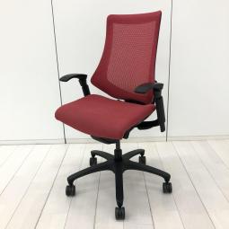 【姿勢の変化にフレキシブルに対応する高機能メッシュチェア！】■イトーキ(ITOKI)製　エフ(F)チェア　肘付　ハイバック　■可動肘　■背面メッシュ　■ラズベリーレッド×ブラックシェル