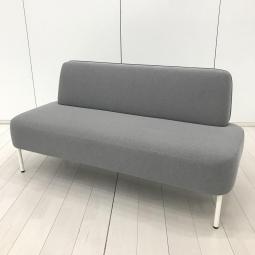 【ロビーチェアやベンチ、待合室用ソファとして！】■オカムラ(okamura)製　ライブスシリーズ　コラボレーションソファ　２人用ソファー　■4本脚　■グレー×ホワイト脚　【ABW商材】【関東倉庫在庫品】【弊社使用欄：A01094251】