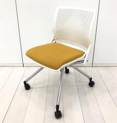 【省スペースに収納できる高品質なミーティングチェア！】■オカムラ製　クリールチェア　座マスタード／背：ホワイト　■デザインに凝りたい方にもおすすめ！　収納便利なネスティングチェア！【OKAMURA　COURIR】【ABW】