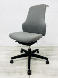 【在庫入替セール】【可愛いチェア】　厚めのクッションが身体を支えてくれます！　　かわいい見た目でオフィスも映えに挑戦！　■コクヨ　グーフォ　肘無し　グレー　コートハンガー付き※愛知※名古屋※豊田※三重