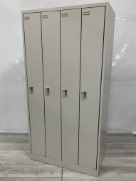 【個人の衣服や荷物をしっかり管理！使い勝手の良い4人用ロッカー！移転・増員にもおすすめ】■オカムラ(okamura)製　FZシリーズ　4人用更衣ロッカー　W900×D515×H1790㎜　■ライトグレー　■シリンダー錠※愛知※名古屋※豊田※三重