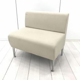 【1人掛けソファー】【すっきりとしたデザインで多様なシーンに対応できる１人用ソファーが入荷！】■オカムラ(okamura)製　１人用ソファー　■ホワイト　■4本脚 【関東倉庫在庫品】【弊社使用欄：A01075267】【CUL10】