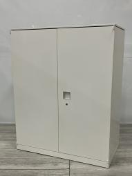 【オフィスの書類をスッキリ整理！取っ手がどの方向からでも開くマルチハンドル！】■両開き書庫　■ローキャビネット　　■シリンダー錠　■ホワイト※愛知※名古屋※豊田※三重