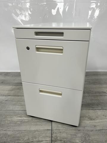 【大人気のコクヨ製GT3段ワゴン入荷!A4書類が2段で収納可能!】■コクヨ(KOKUYO)製 GTワゴンシリーズ 3段ワゴン フリアドワゴン W390×D500×H650㎜ ■シリンダー錠 ■ホワイト(T8)
ロットワゴン ※愛知※名古屋※豊田※三重