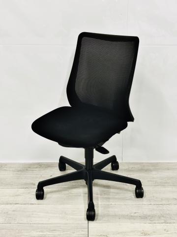 【中古】フルーエントチェア CB81ZR　FKA1 オカムラ（okamura） 肘無ローバックチェア