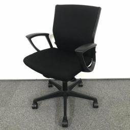 【長時間のデスクワークも快適にサポート！】■オカムラ（okamura）製　エスクード（ESCUDO）チェア　ローバック肘付き　■サークル肘　■ブラック【IB】