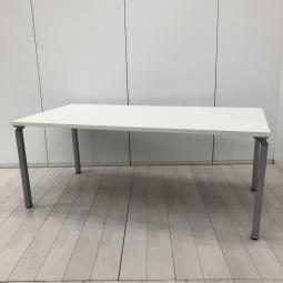 【ちょっとした打ち合わせや作業にもオススメの会議テーブル！シンプルなデザインでさまざまスペースに適応！】
■ナイキ/WAKE/ホワイト　ミーティングテーブル　ワークテーブル　■W1800×D900×H720㎜　4本脚