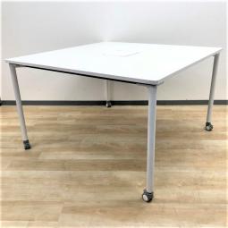 【在庫入替セール】【倉庫在庫品】【中古家具】【大阪】キャスター+配線口付きで働き方改革の強い味方！！ミーティングシーンは勿論のこと、デスク使用もおすすめ！！【期間限定】(K9)