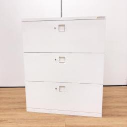 すべての引き出しに鍵がかかるラテラル式書庫入荷！個人の荷物や複数部署用など各段ごとに書類を管理するのにおすすめな一品！
■オカムラ/レクトライン/ホワイト　各段施錠タイプ